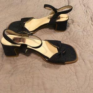 Carrini Kids Shoes Size 3. Blue denim.